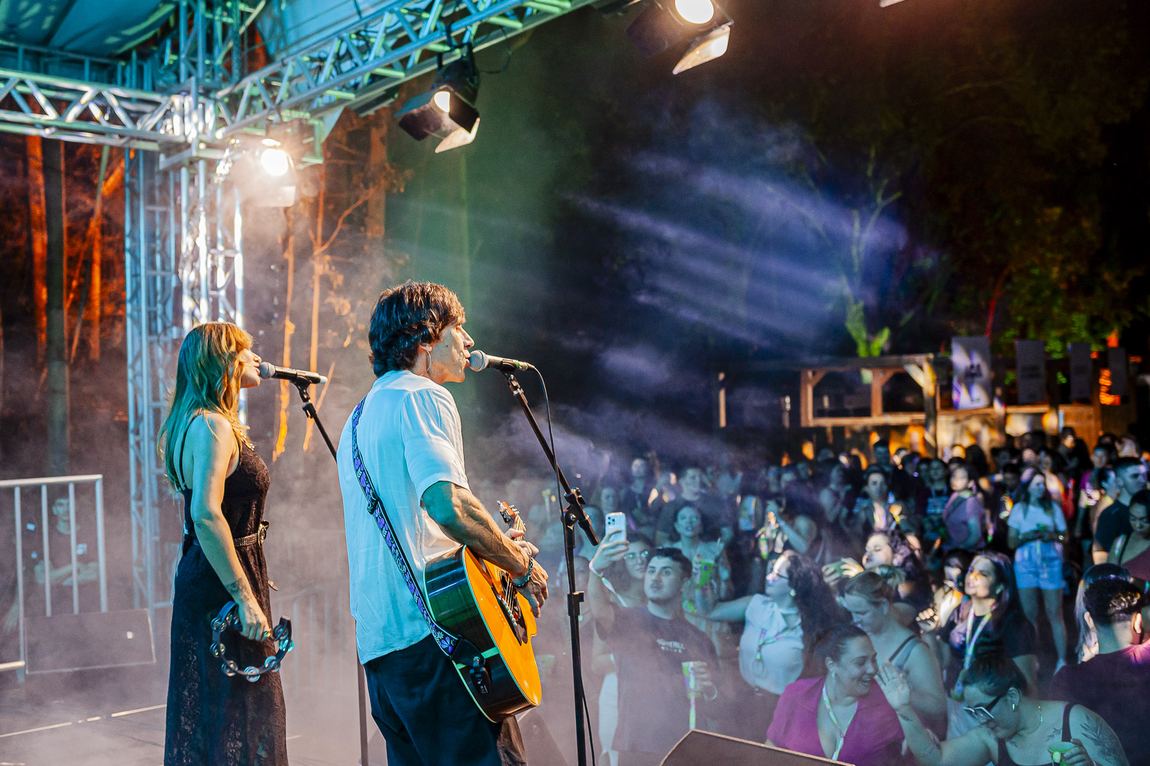 Público em show ao ar livre