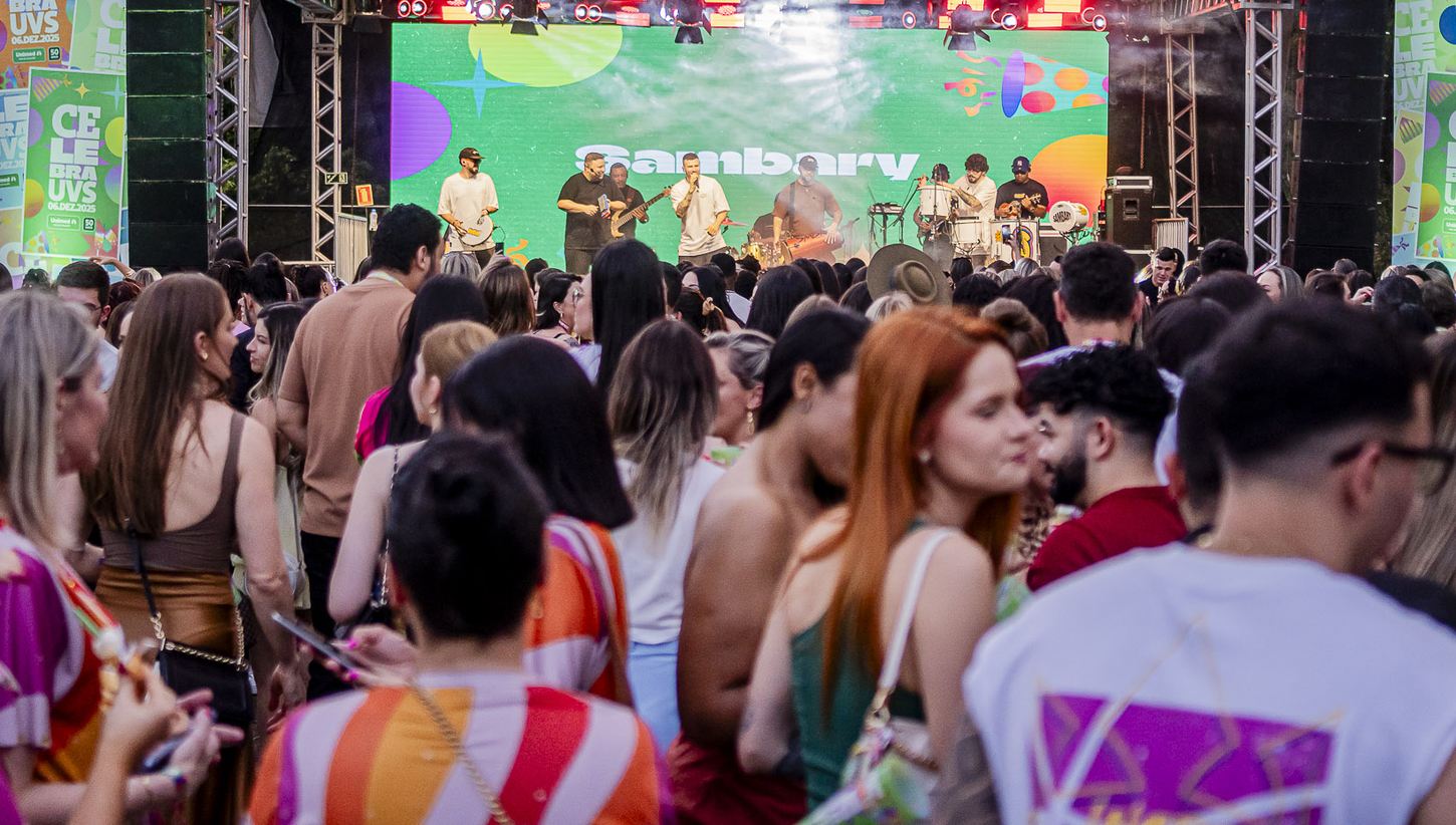 Grande público em evento ao ar livre no Panorâmico